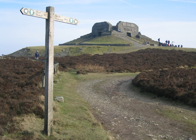 Moel Famau, 555 m, Denbighshire [Sir Ddinbych]/Flintshire [Sir Fflint]
