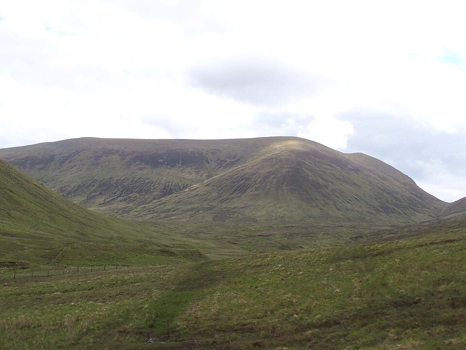 Sron a' Choire Ghairbh, 936 m, Highland