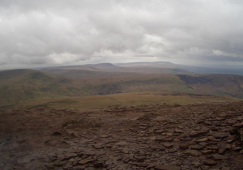Y Gyrn, 619 m, Powys