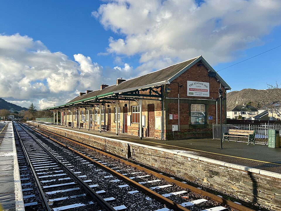 Porthmadog railway station